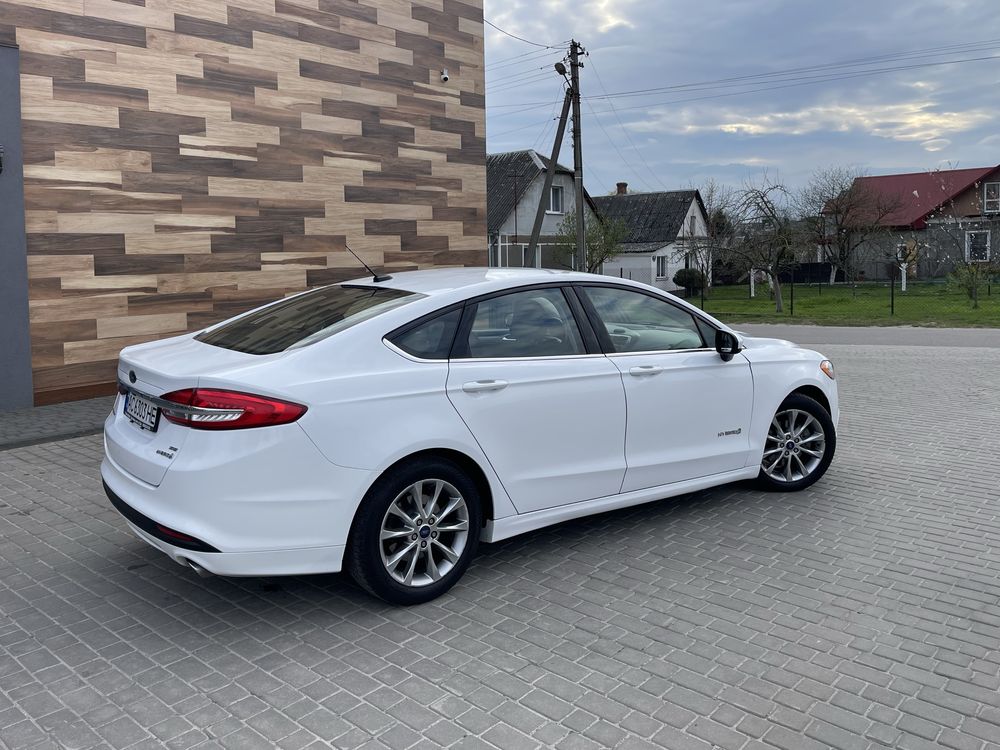 Ford fusion hybrid 2017