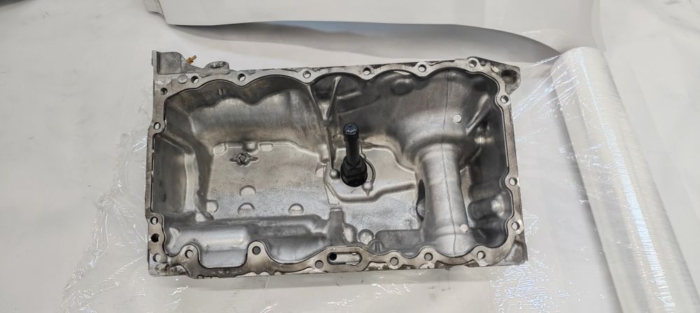 Miska olejowa BMW B47D20  komplet z czujnikiem