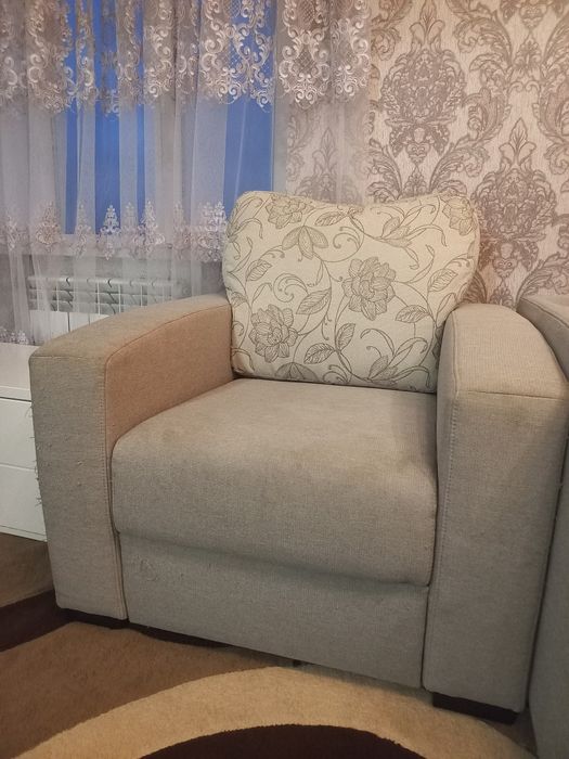 Крісло з подушкою