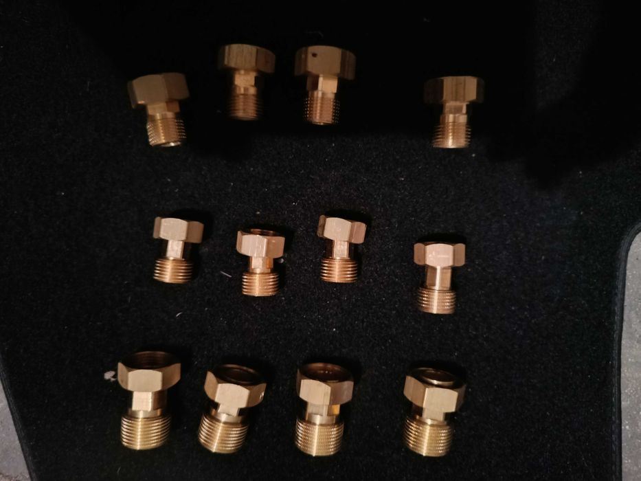 Zestaw 12 półśrubunkow hydraulicznych