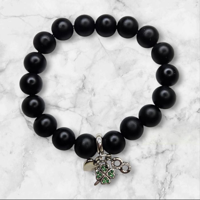 Bransoletka z czarnym onyxem i srebrną zawieszką