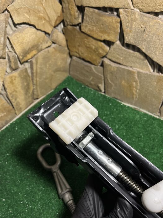 Домкрат крюк БМВ Е46 Е90 Ф30 BMW E46 E90 F30