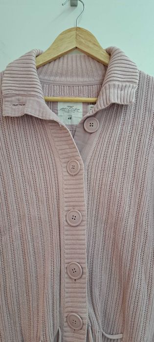 Sweter H&M r.M guziki pudrowy róż