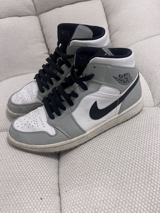 Jordan 1 Mid Light Smoke Grey