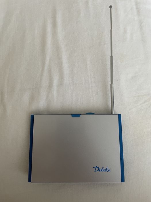 Małe przenośne radio z anteną srebrno-niebieskie na 2x baterie 13x9 cm