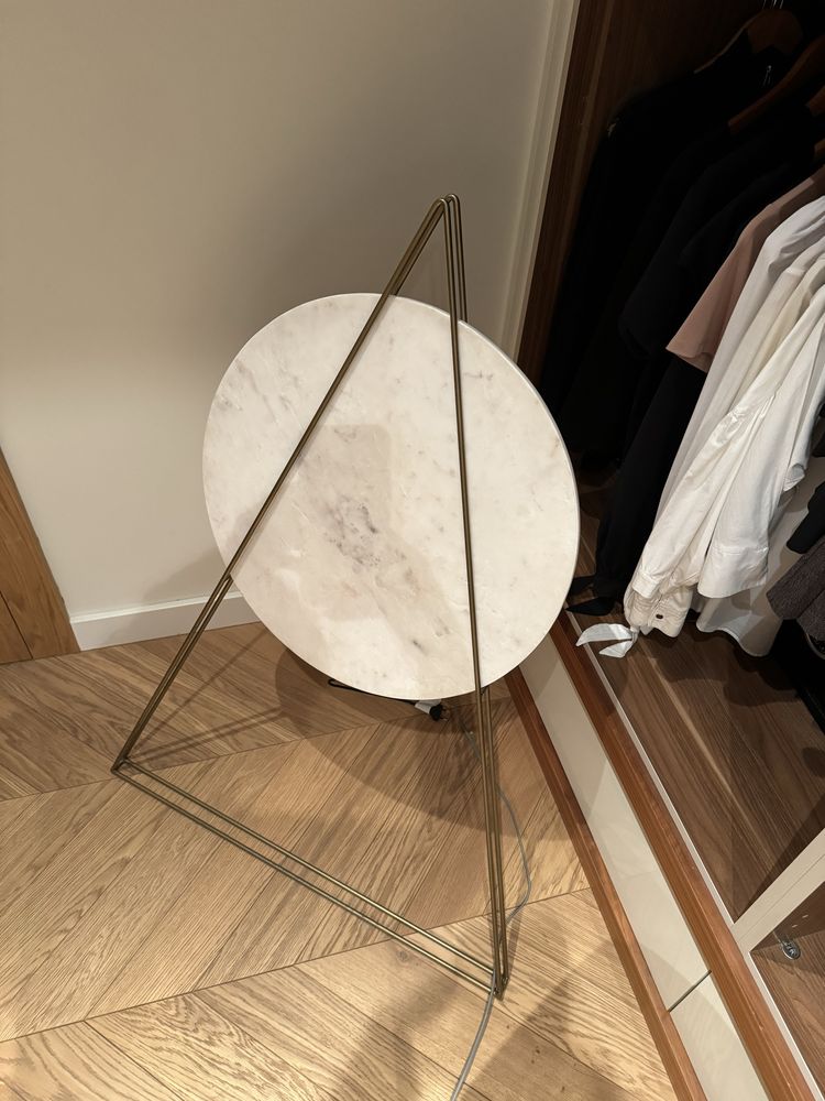 Lampa podlogowa z marmuru