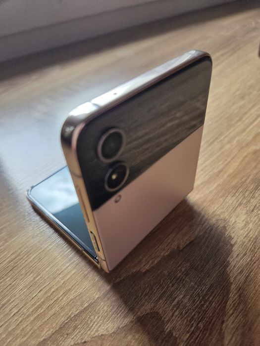 Samsung  Z Flip 4 5G 8/128GB Złoty