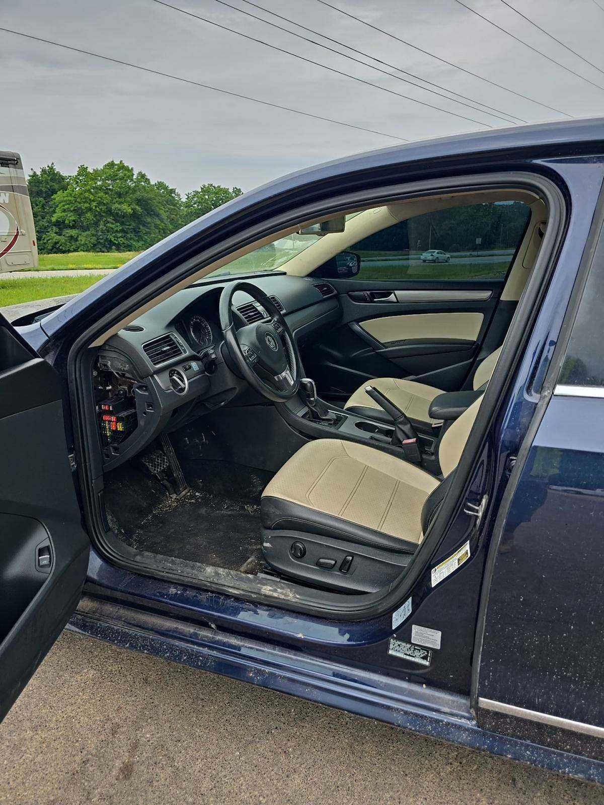 2014 Volkswagen Passat TDI SE w/Sunroof & Navigation Ціле авто