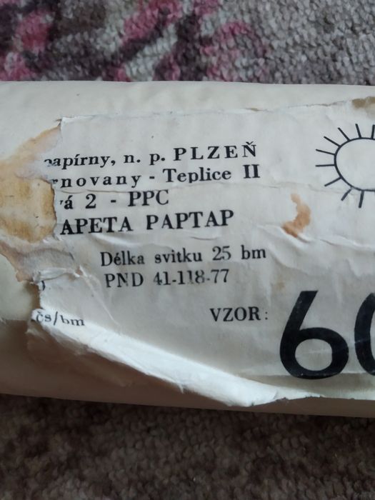 Абсолютно нові паперові шпалери 2 рулона по 25 метрів .