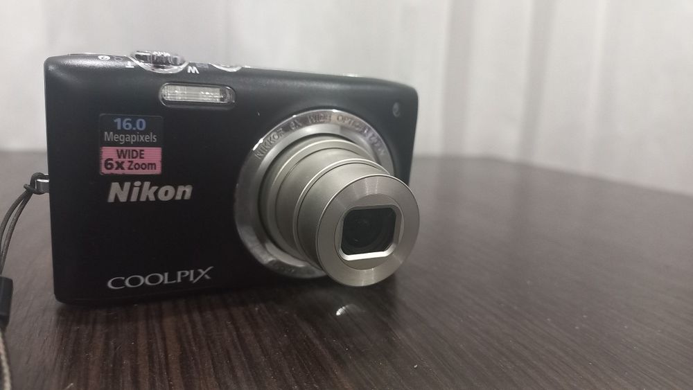 Цифровий фотоапарат Nikon Coolpix S2700