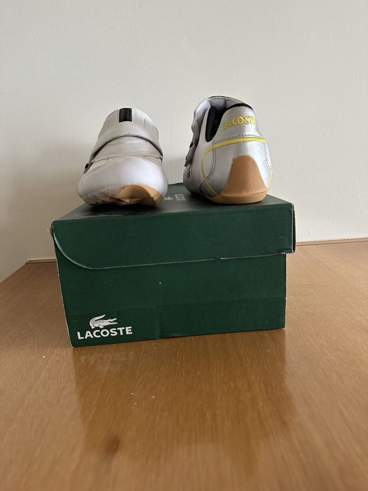 Sapatos masculinos de couro da Lacoste