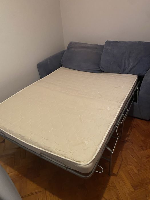 Sofá-cama em bom estado