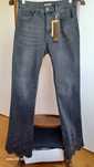 Calça de ganga à boca de sino