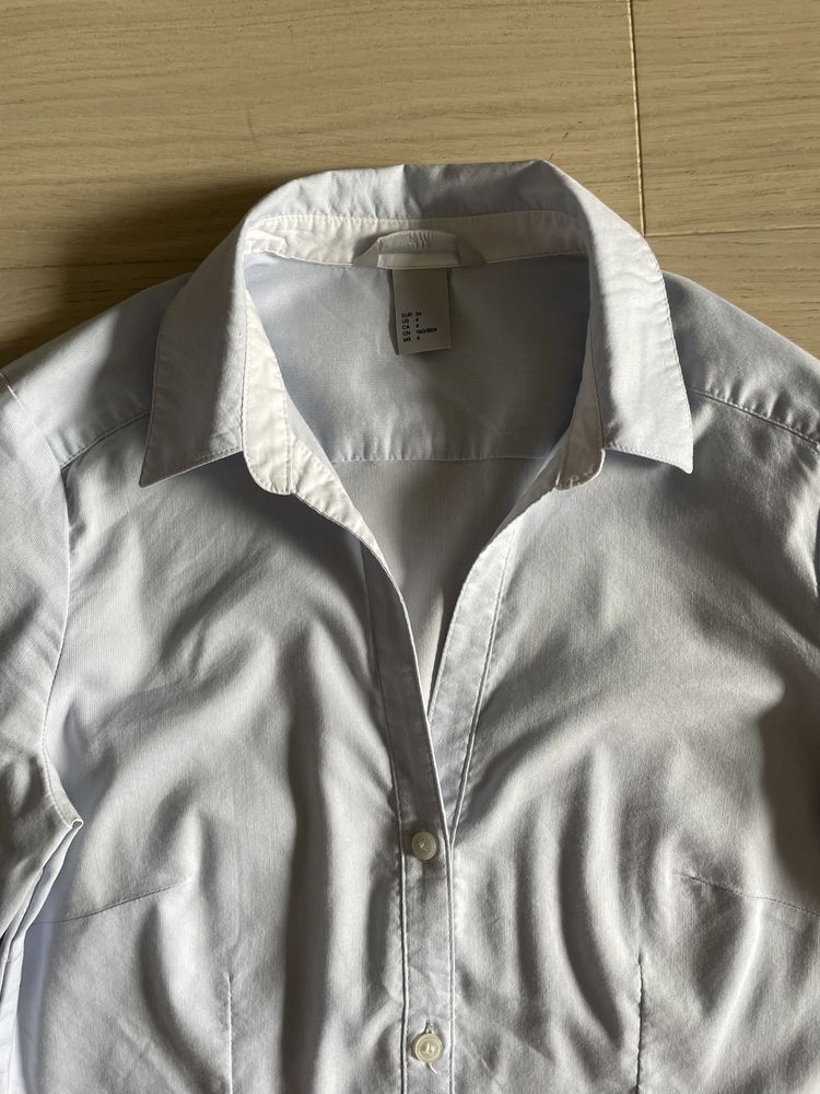 Błękitna koszula bez górnych guzików 34 H&M elegancka