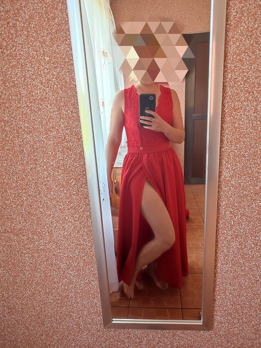 Czerwona długa sukienka