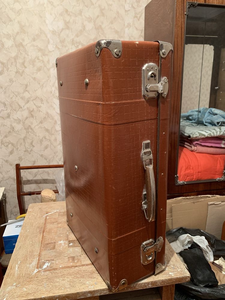 Чемодан ретро винтажный