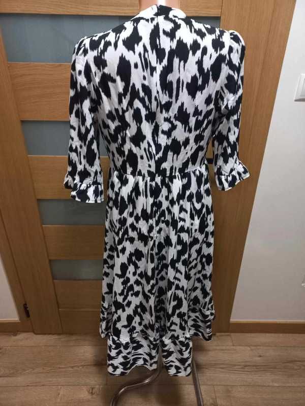 Sukienka midi biało-czarna,w cętki, elegancka M/38