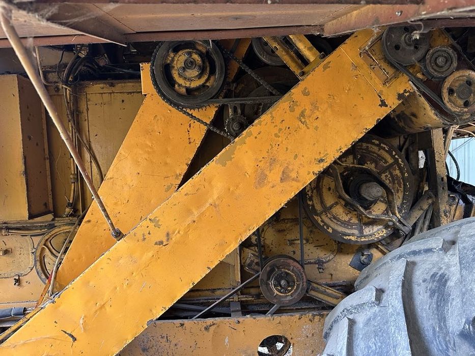 Kombajn zbozowy bizon super z 056