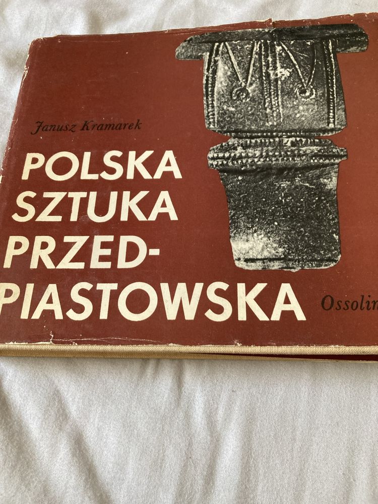 Ksiazka Sztuka przedpiastowska