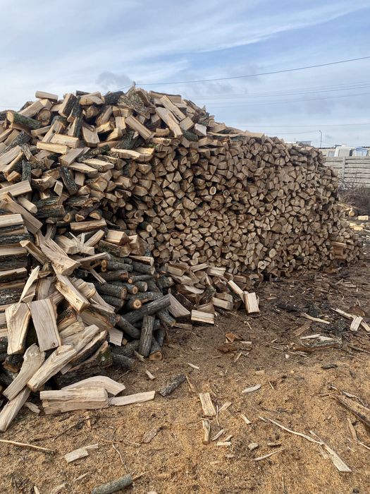 Продаж доставка дрова твердої породи дуб граб ясен