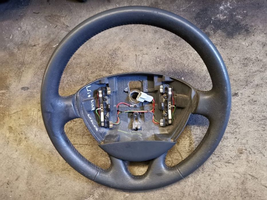 RENAULT LAGUNA VOLANTE V052