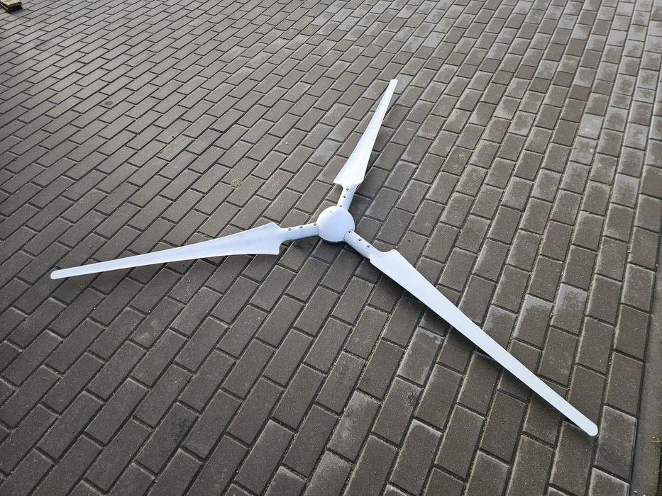 Śmigła turbina wiatrowa 3 SZT. Ista Breeze 2000. 2KW 107CM