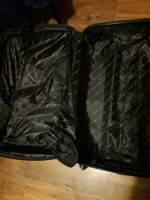 Walizka kabinowa Podróżna na 4kółkach