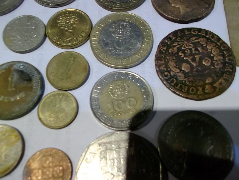 Notas para colecção e moedas em escudos