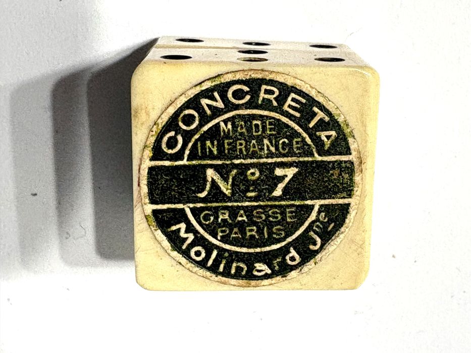 Antiga Miniatura de perfume sólido francês Concreta de Molinard Paris