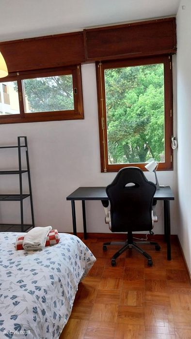 703904 - Spacious sunny room, view generous...