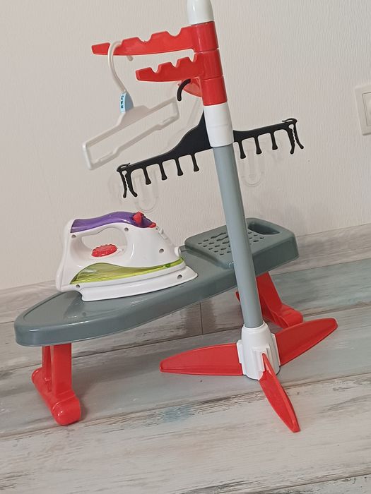 Дитячий іграшковий набір прасувальна дошка/праска/вішалка
Дитячий