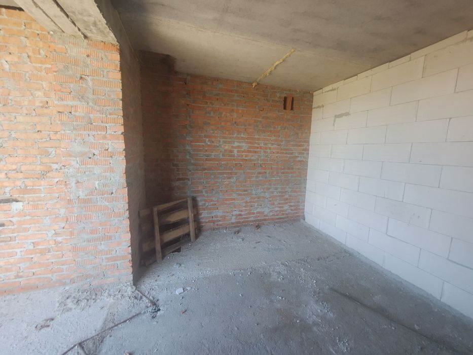 Продаж трикімнатної квартири