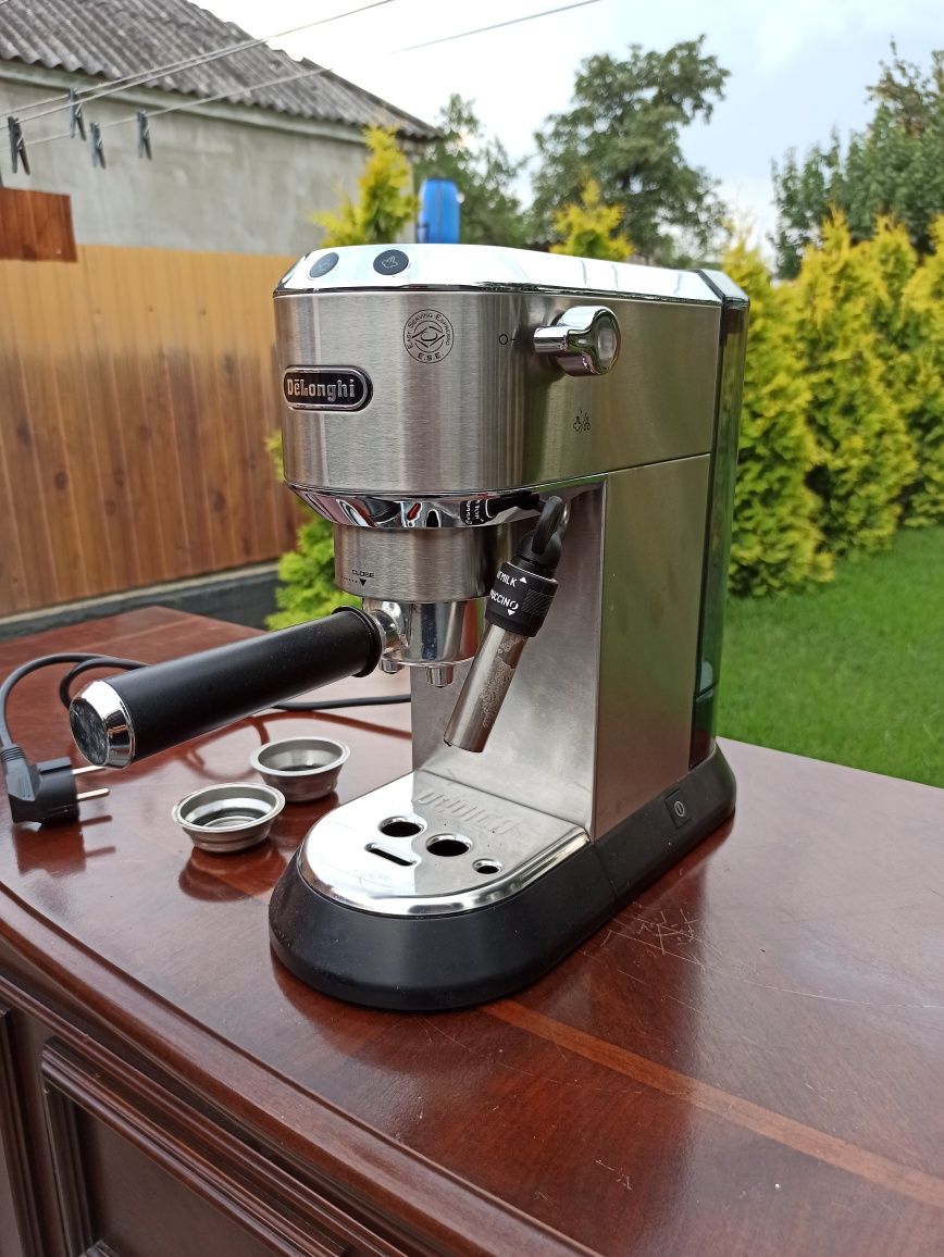 Кофе машина кофеварка   Delonghi на новий рік різдво