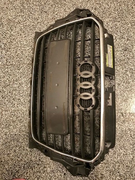 Решетка радиатора AUDI A3 , A4 ( grill )