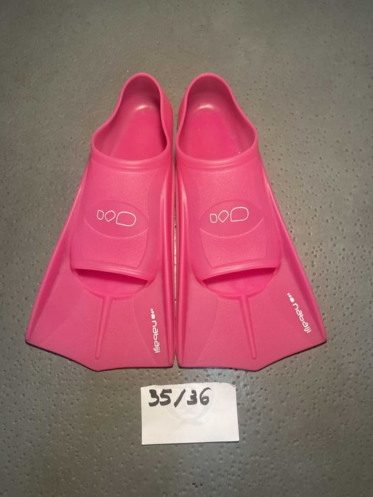 Barbatanas rosa para natação
