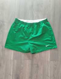 Zielone sportowe spodenki męskie Nike (rozmiar XL)