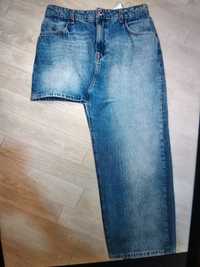 Юбка джинсовая ,стильная, с одной стороны укороченая