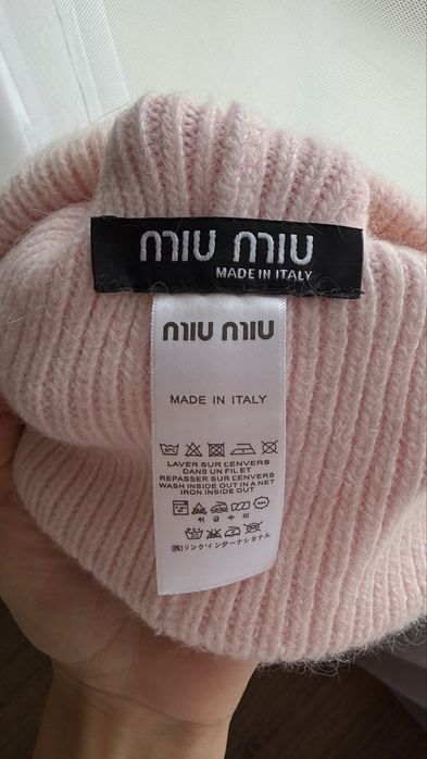 Шапка з вовни та мохеру в стилі Miu Miu