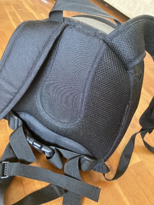 Mochila Lowepro Micro Trekker 100