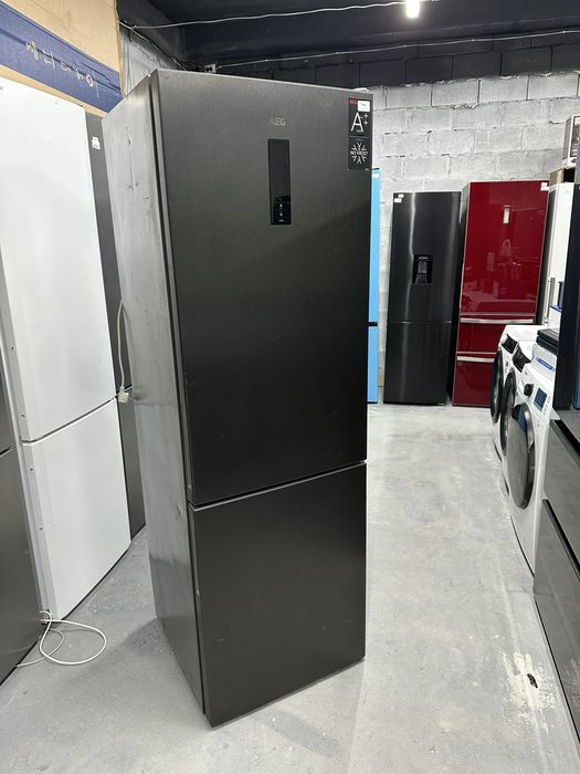 Сучасний стильний холодильник на гарантії від AEG kgn9876y