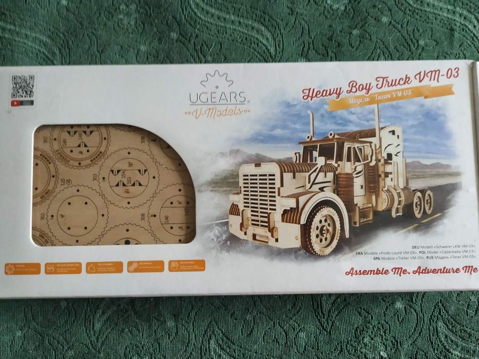 Модель автомобіля - дерев'яний конструктор