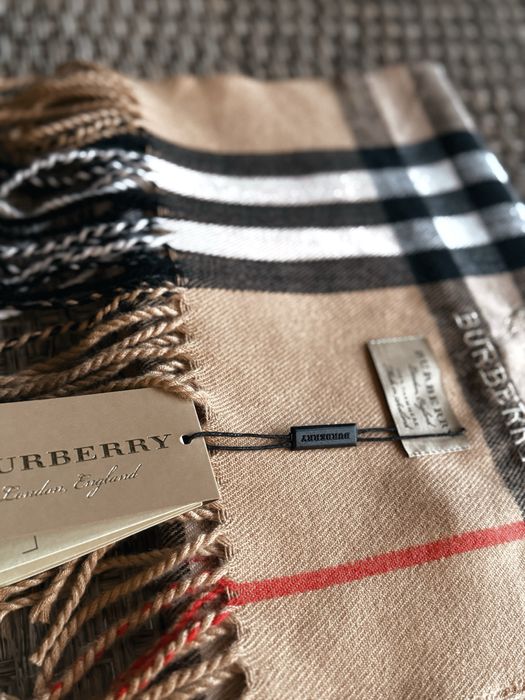 Burberry kaszmirowy szalik w opakowaniu