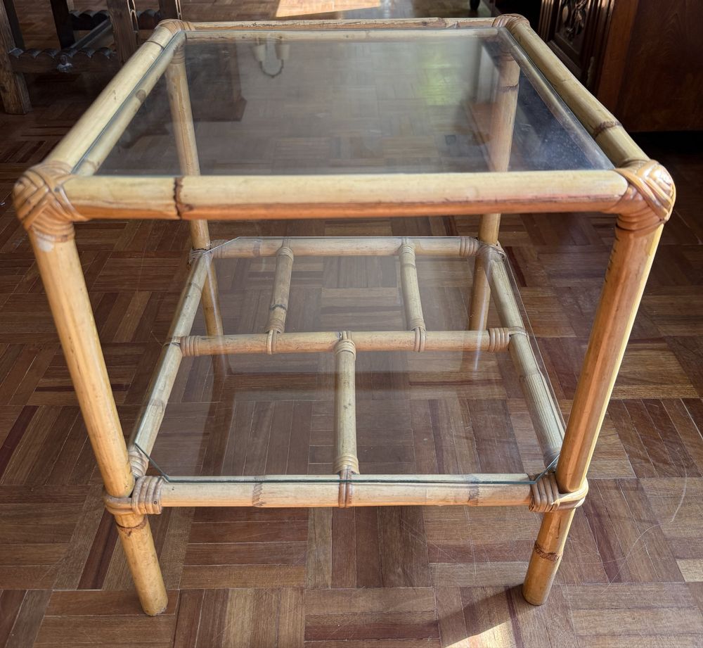 Mesa de Cabeceira Vintage em Bambu com Tampos de Vidro