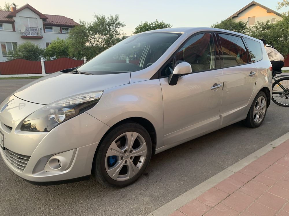 Продам Reno Grand Scenik