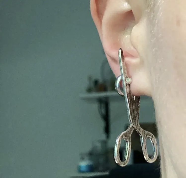 Готическая серьга крест с цепочкой,Скелетики 75 гр пара,Пірсінг губа.