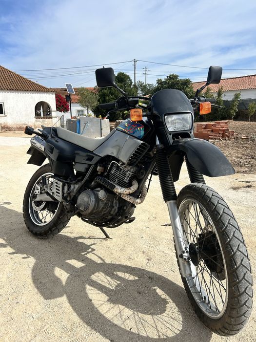Yamaha XT 600e preta