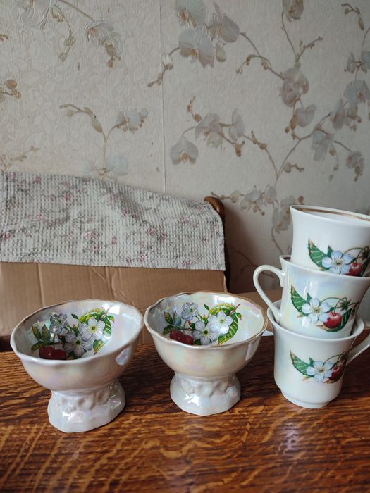 Салатник, чашки, чайник