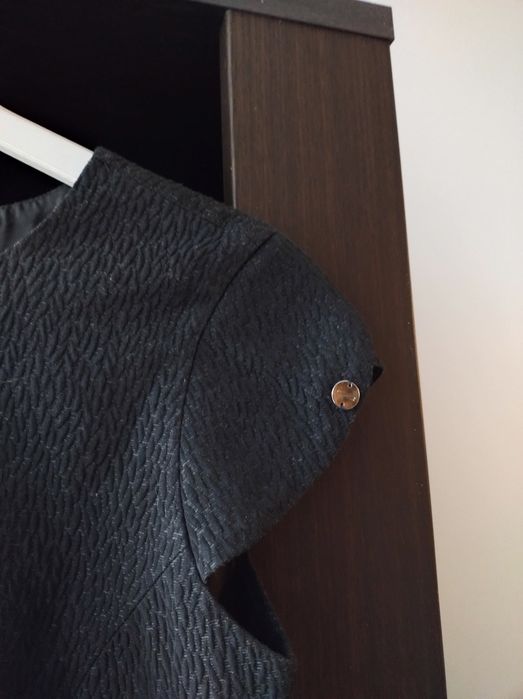 Simple sukienka 34 czarna tłoczony wzór