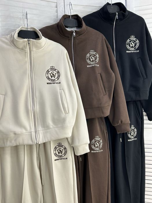 Жіночий костюм з утепленням