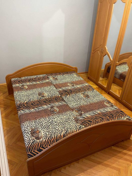 Двоспальне ліжко бу